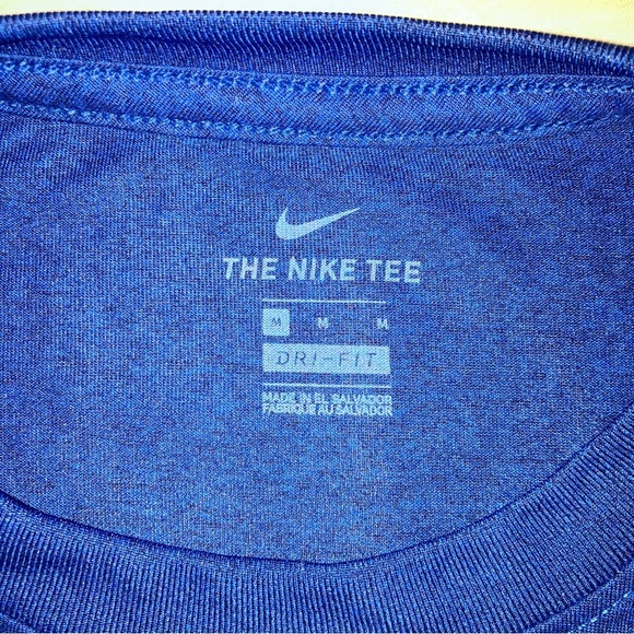 Nike Women’s Blue Dri-FIT Legend T-Shirt NWT Sz Medium - Picture 2 of 8